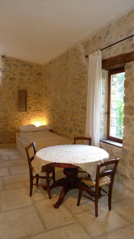 La Ferme De La Condamine Bed and Breakfast Saint-André-de-Rosans Exteriör bild